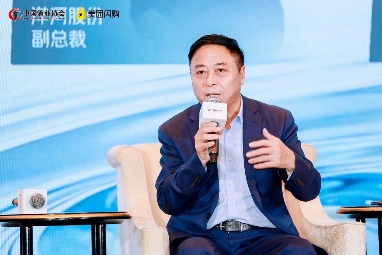 中酒协x美团闪购x九大名酒 联合发布「50ml小酌瓶」,以场景化增长挖掘年轻市场确定性增量