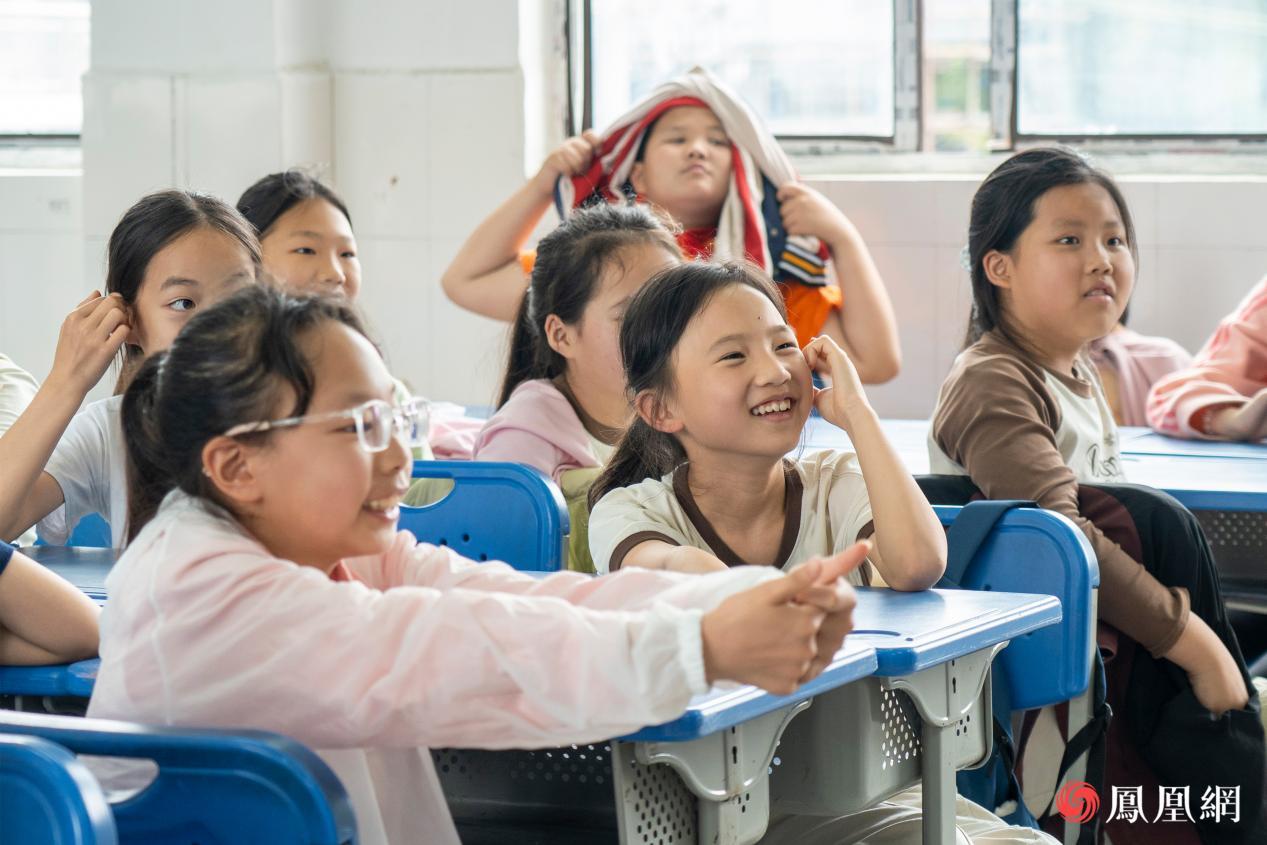 孩子们在轻松活跃的氛围中感受科技与航天的魅力