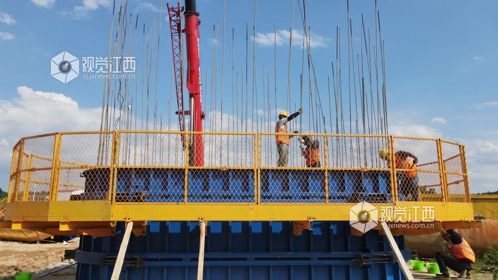 2026年5月27日，国家重点工程、国家 “八纵八横” 高铁网渝厦通道重要组成部分 —— 长赣高铁七标江西省遂川段施工现场一派繁忙。