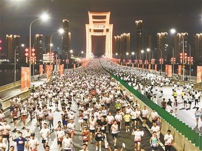 2025南昌万人夜跑现场(资料图)