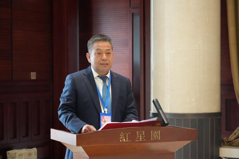 延安红星园国际文化交流园区创始人马逸飞在活动上发言。(受访者供图)