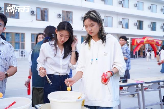 “泉力以赴,圆梦今夏”:济南新东方千名高三学子星光游园会燃情减压
