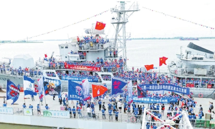 九江热血球迷齐聚湖口 高声齐呼“九江威武！足球腾飞！”