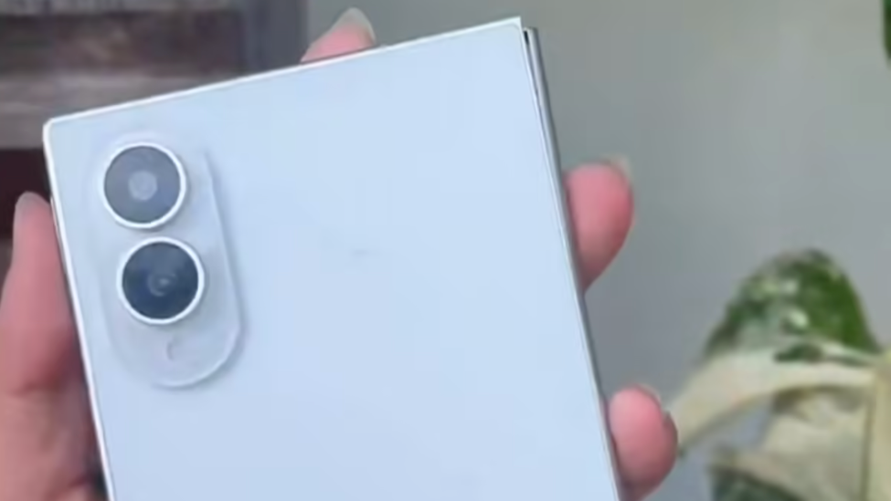 三星Galaxy Z Fold8 Wide宽折叠手机机模上手曝光_凤凰网