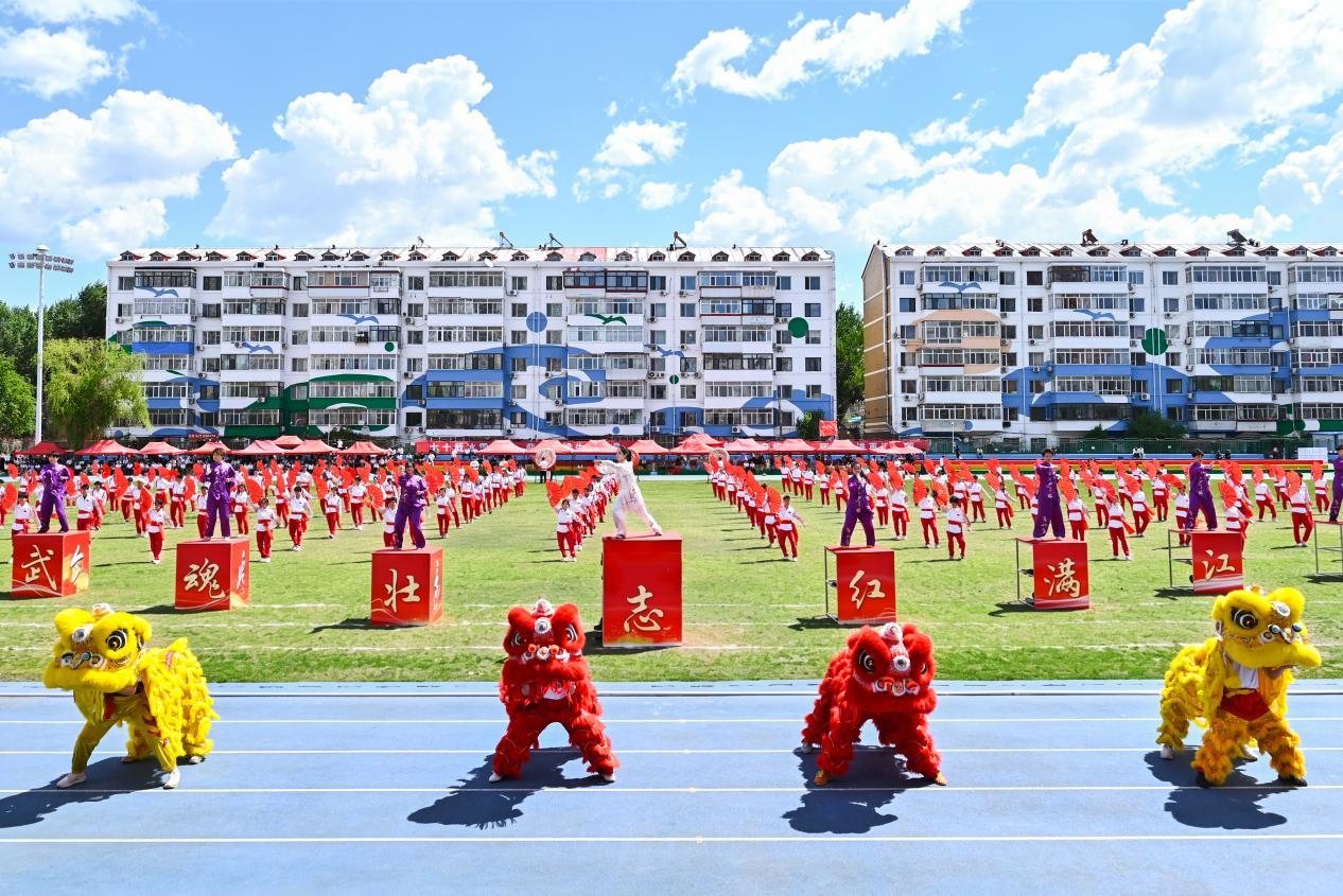 冠军方阵闪耀登场!哈尔滨体育学院建校七十周年系列活动暨第四十九届田径运动会隆重举行(图7)