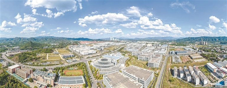 俯瞰赣州高新区,园区布局井然有序。通讯员 薛顺鑫摄