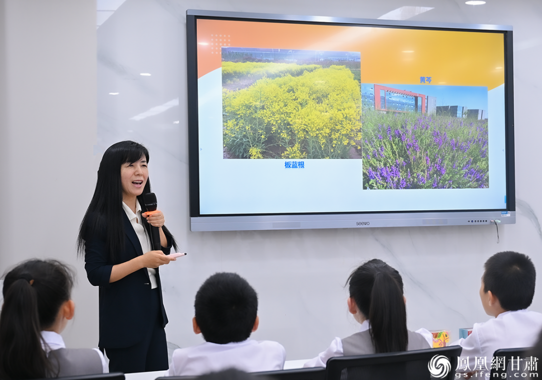 甘肃中医药大学副教授郭清毅以《中医药在身边》为题作科普讲座