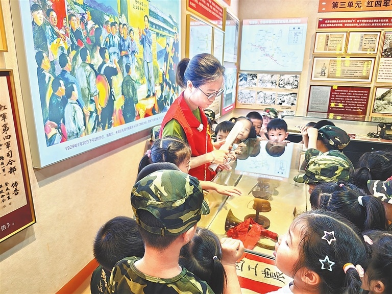安远县：红色润童心 欢乐迎六一（图）