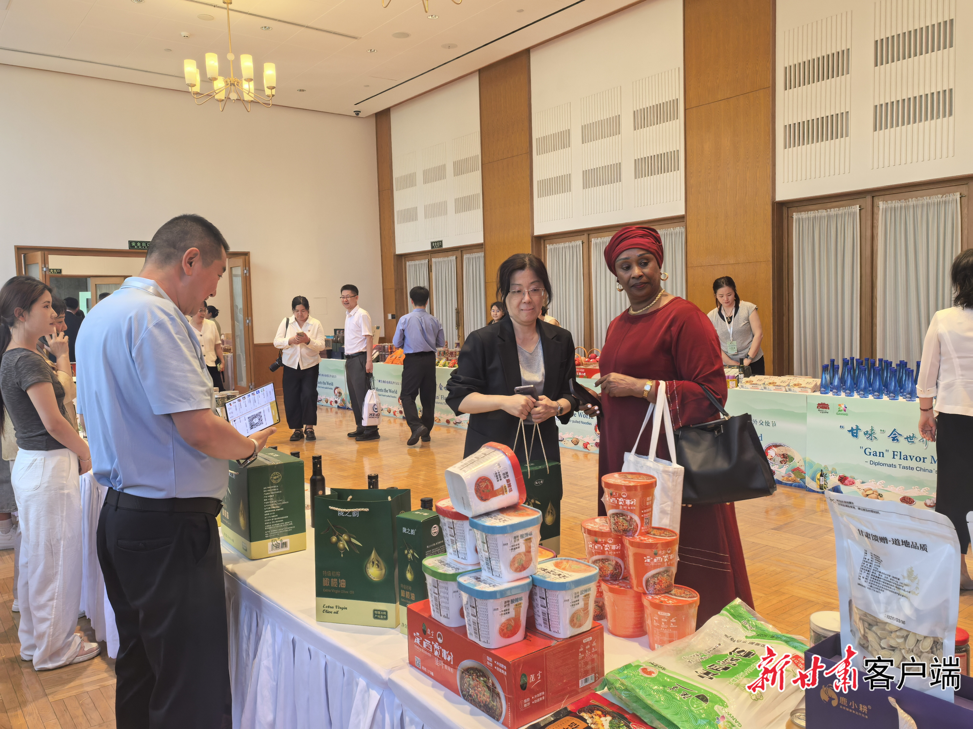 外国使节购买“甘味”农产品