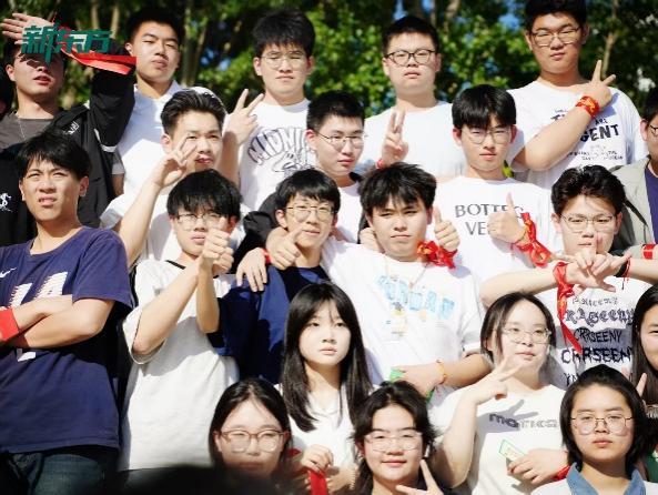 “泉力以赴,圆梦今夏”:济南新东方千名高三学子星光游园会燃情减压