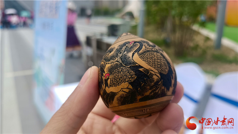 王飞飞的刻葫芦作品