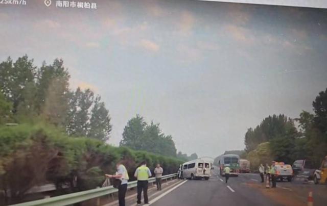 河南高速追尾事故乘客家属：妻子因孩子生病赶回家，还未敢告知孩子噩耗