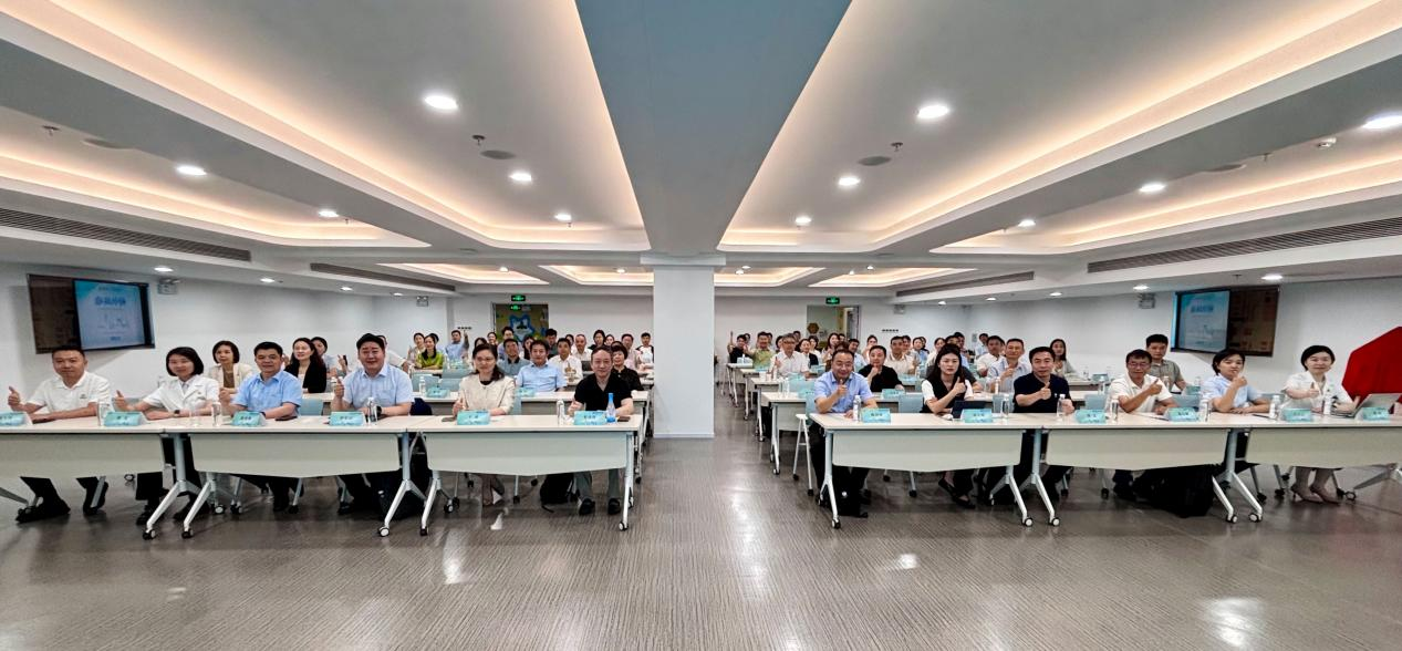 爱尔眼科江苏省区老视矫正MDT（多学科协作）门诊与ICL V5临床应用中心同步揭牌