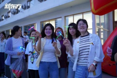 “泉力以赴,圆梦今夏”:济南新东方千名高三学子星光游园会燃情减压