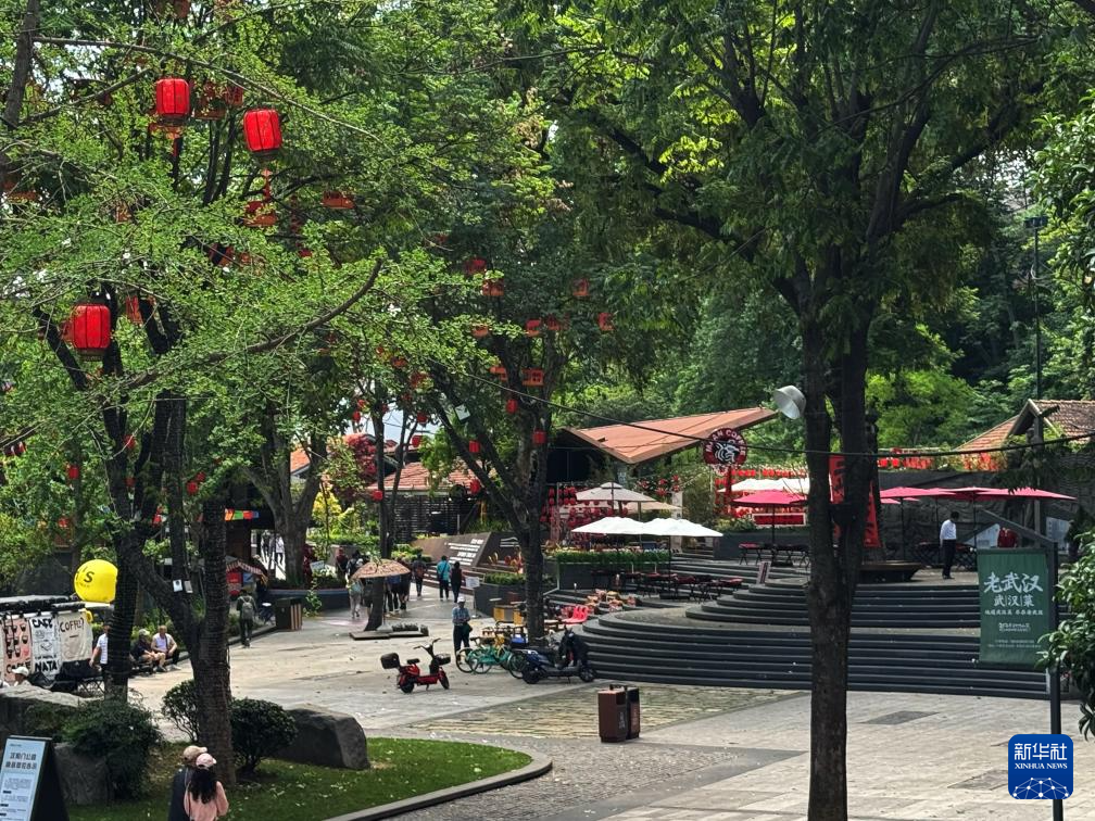 汉阳门花园一角。新华社记者邓楠 摄