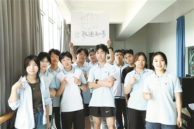 参与创作的学生们