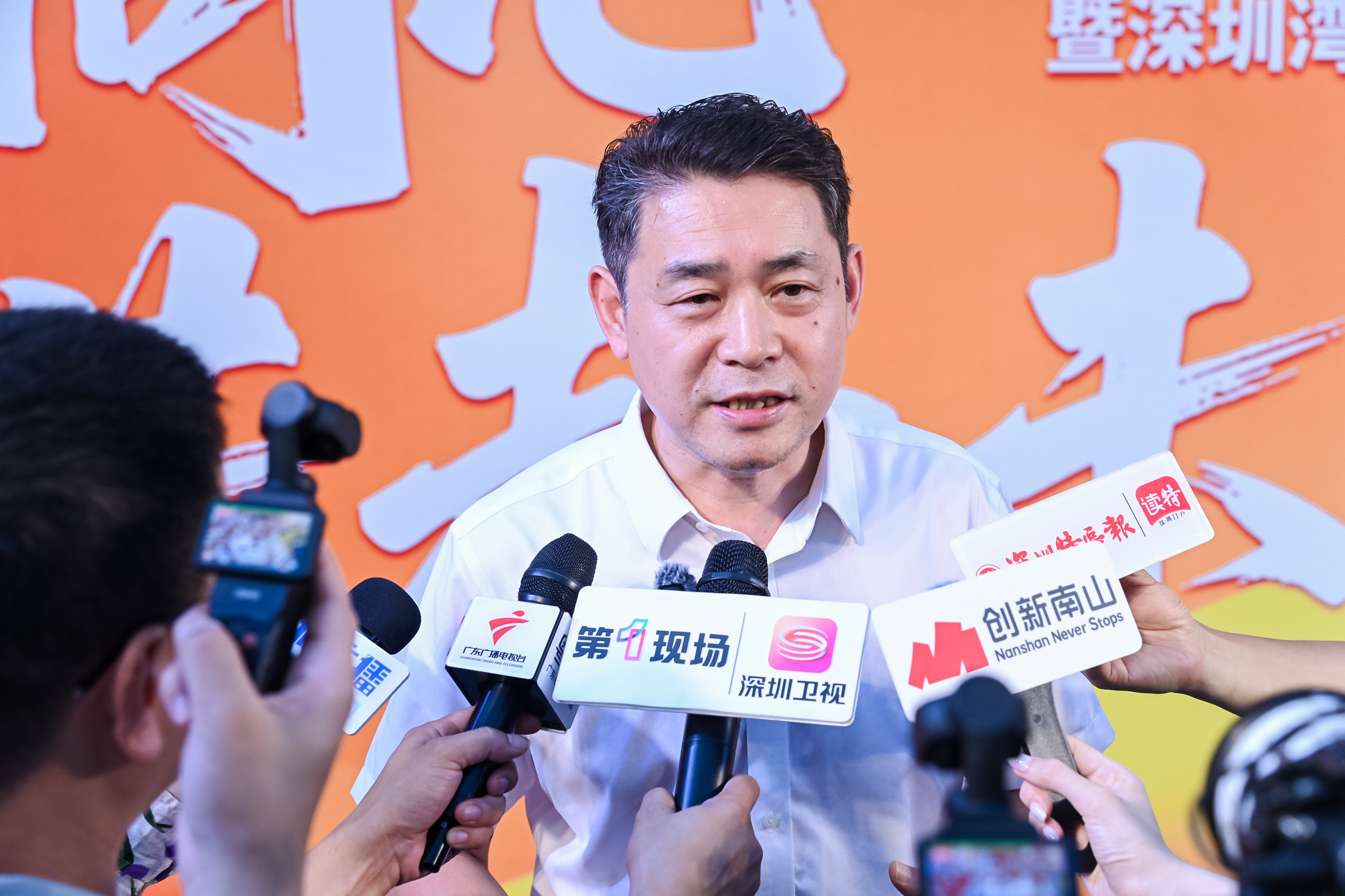 看巨幕光影，享暖心政策！“十好30条”+“海之眼”同步上线