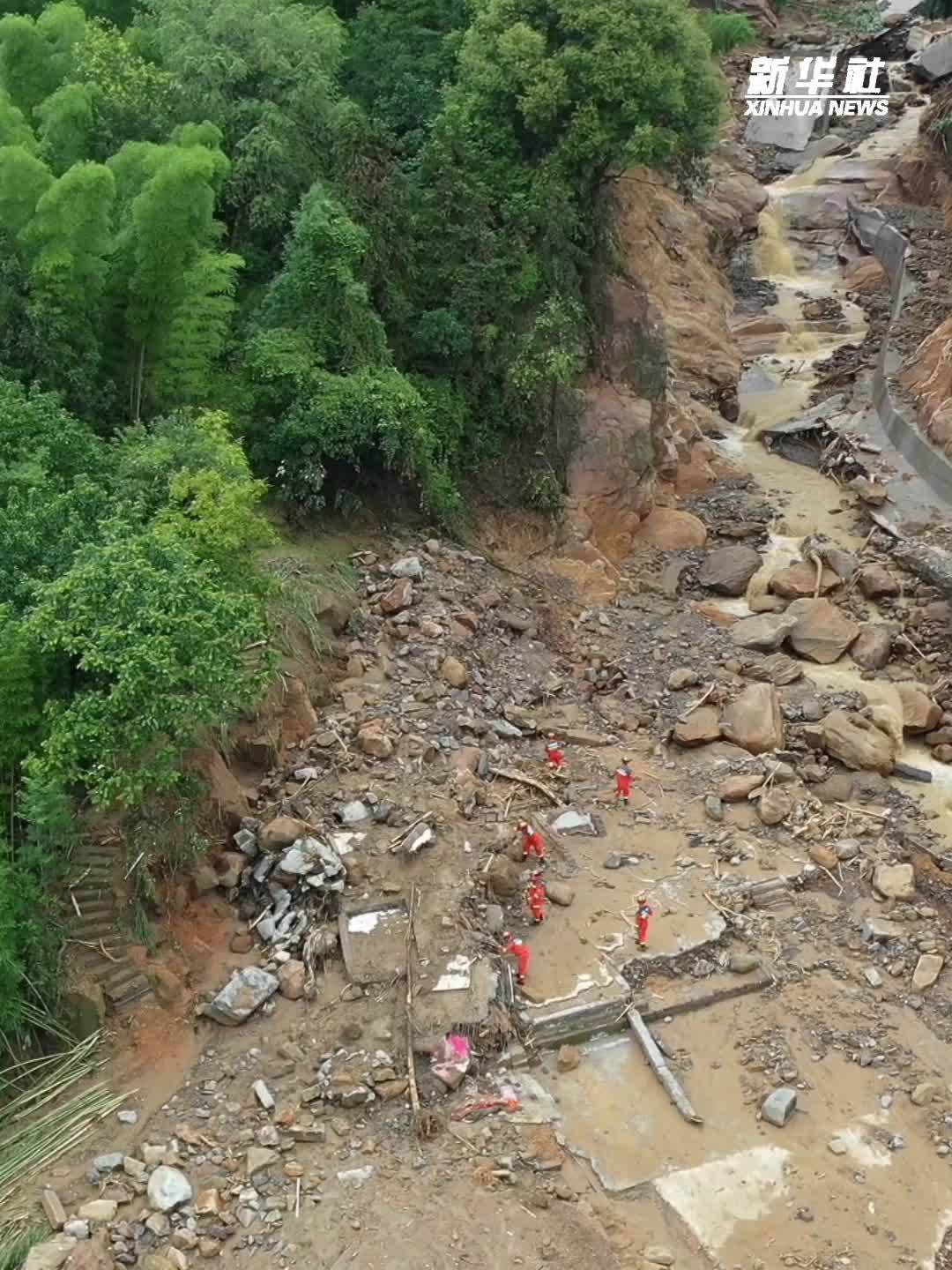 特大暴雨来袭 记者直击重庆永川救援现场