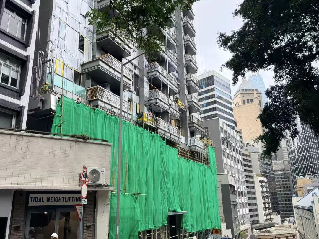 香港街头正在建设中的新盘 拍摄:王妤涵