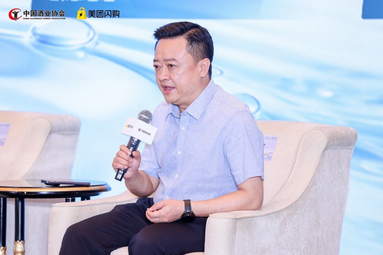 中酒协x美团闪购x九大名酒 联合发布「50ml小酌瓶」,以场景化增长挖掘年轻市场确定性增量