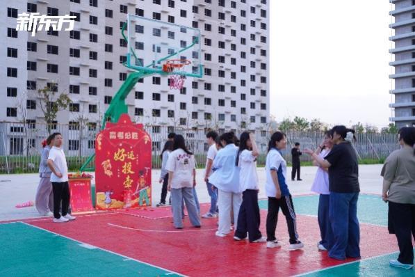 “泉力以赴,圆梦今夏”:济南新东方千名高三学子星光游园会燃情减压