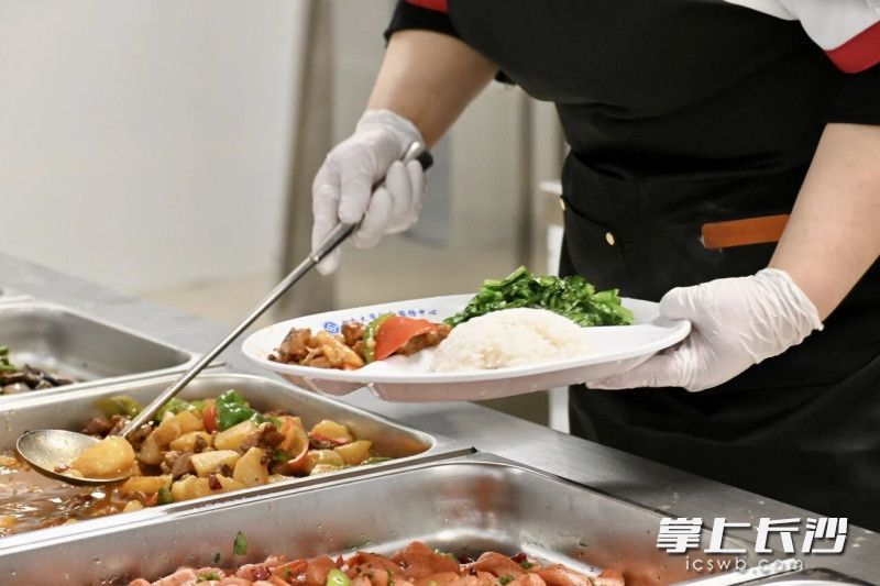 丰富的菜品主打价格亲民。