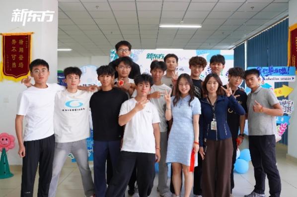 “泉力以赴,圆梦今夏”:济南新东方千名高三学子星光游园会燃情减压