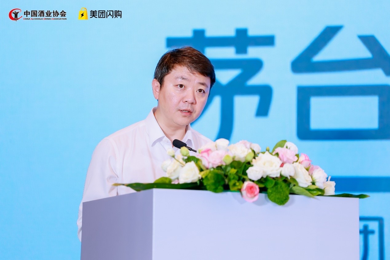 中酒协x美团闪购x九大名酒 联合发布「50ml小酌瓶」,以场景化增长挖掘年轻市场确定性增量