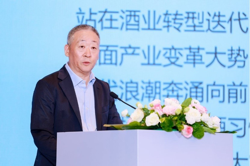 中酒协x美团闪购x九大名酒 联合发布「50ml小酌瓶」,以场景化增长挖掘年轻市场确定性增量