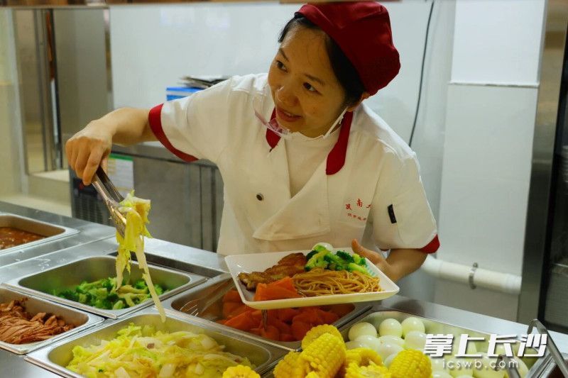 健康轻食的多样组合体验无负担的美味。