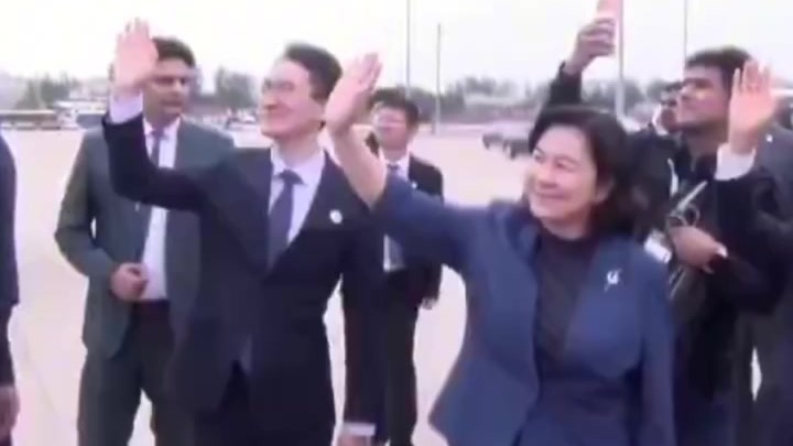 现场视频！巴基斯坦总理结束访华，华春莹机场亲自送行