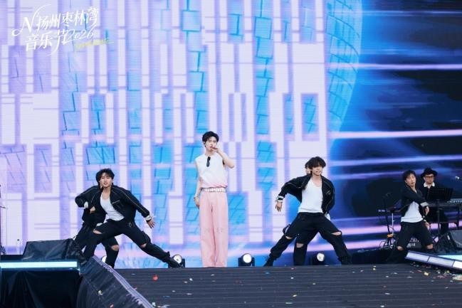 场景、阵容、体验全面升级,N²扬州枣林湾音乐节定义“好音乐节”新标准(图8) 场景、阵容、体验全面升级,N²扬州枣林湾音乐节定义“好音乐节”新标准(图8)