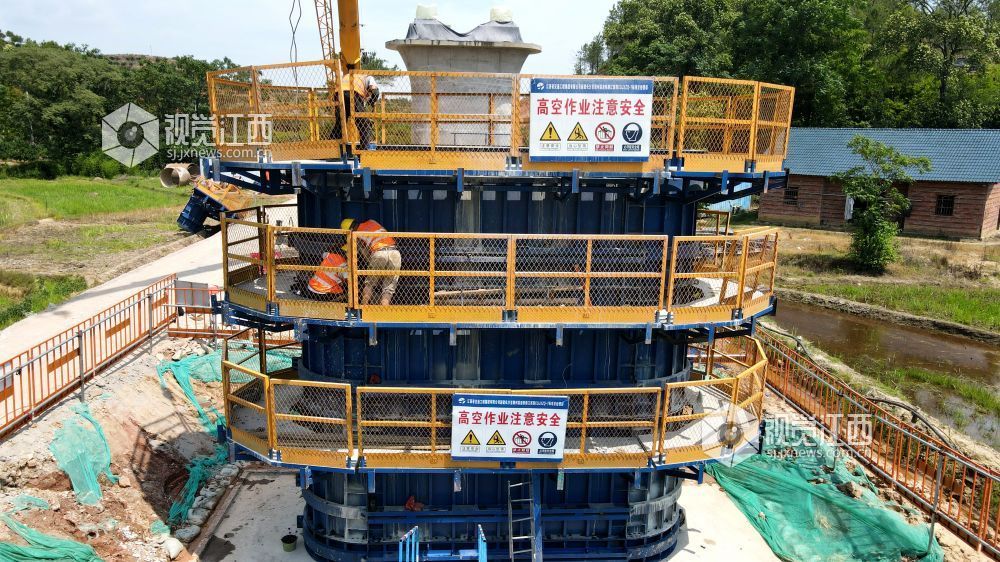 2026年5月27日，国家重点工程、国家 “八纵八横” 高铁网渝厦通道重要组成部分 —— 长赣高铁七标江西省遂川段施工现场一派繁忙。