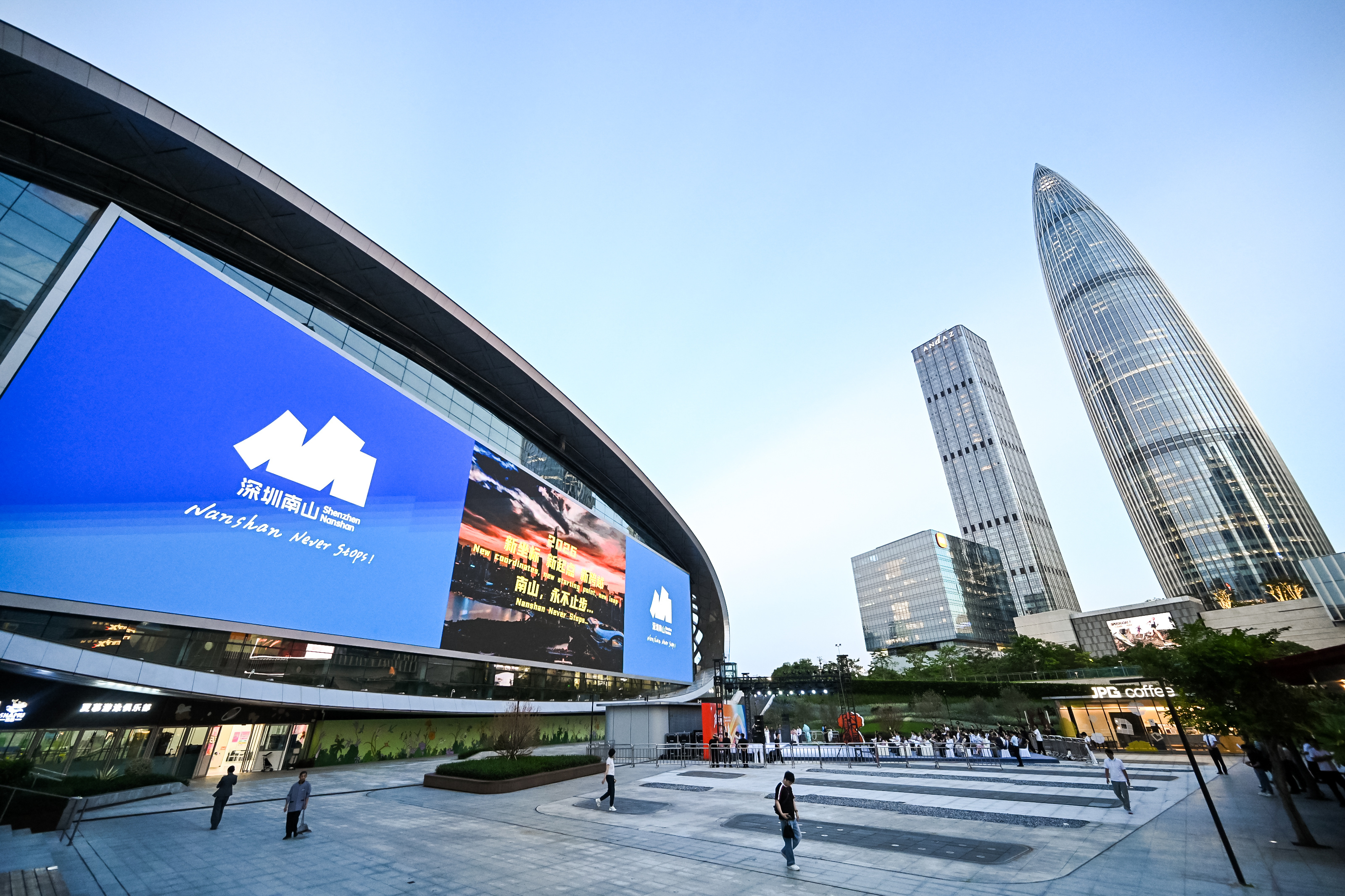 看巨幕光影，享暖心政策！“十好30条”+“海之眼”同步上线