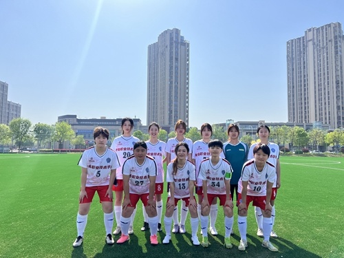 青岛职业技术学院女足队员合影