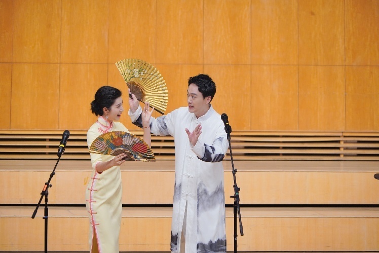 单雯、张争耀表演