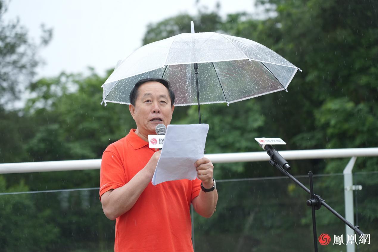 活动由凤凰网公益专项基金顾问王国祺主持