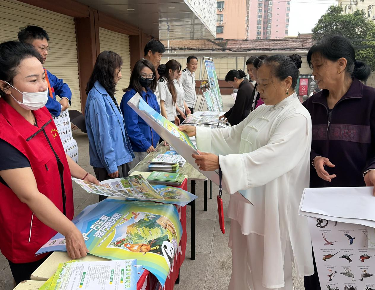 咸阳市生态环境局兴平分局开展国际生物多样性日宣传活动