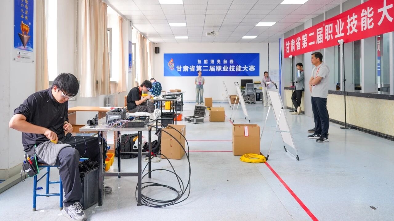 分赛点选手全力竞赛