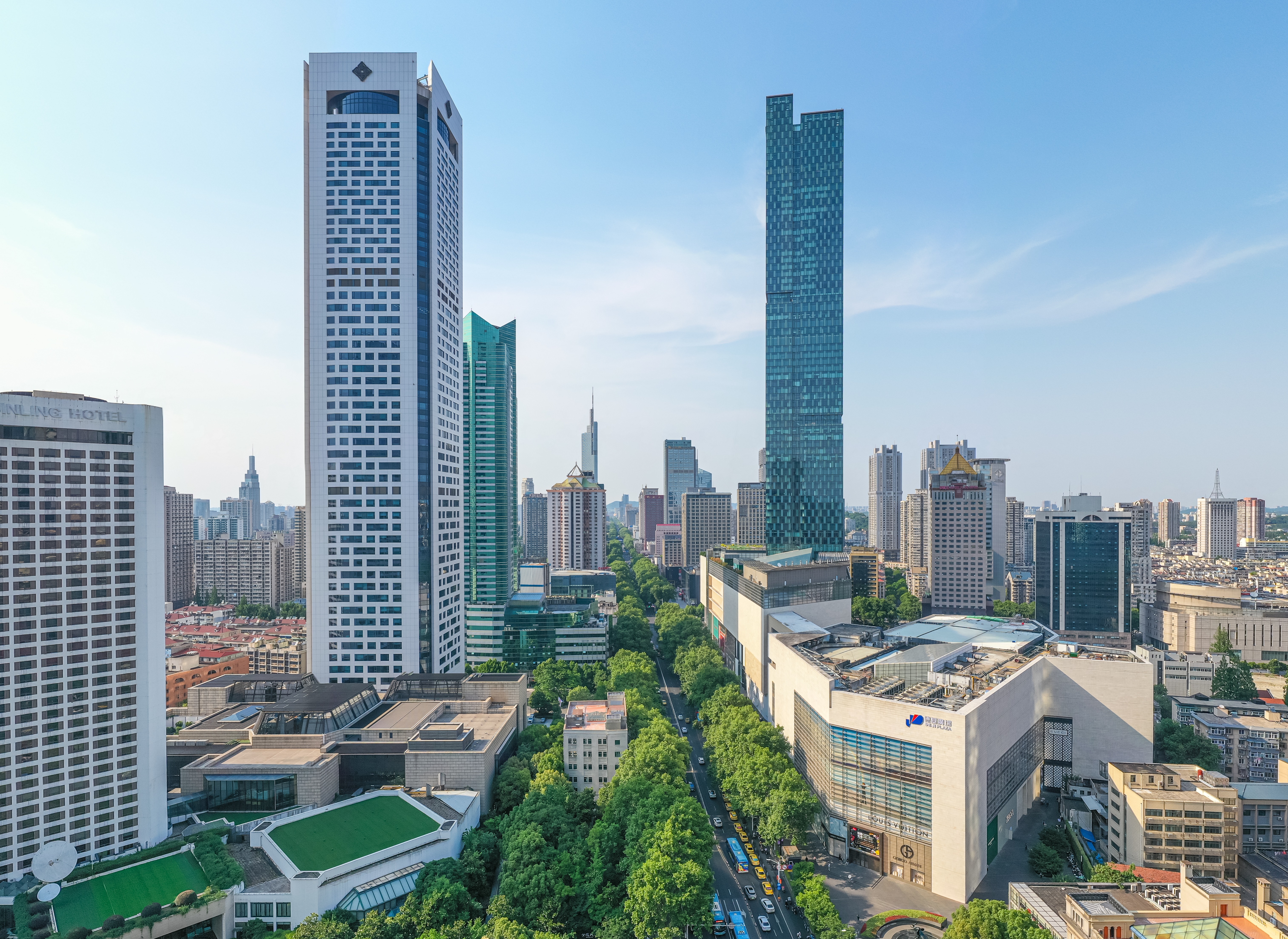 南京服务业定下1.75万亿目标，这场大会让企业站C位