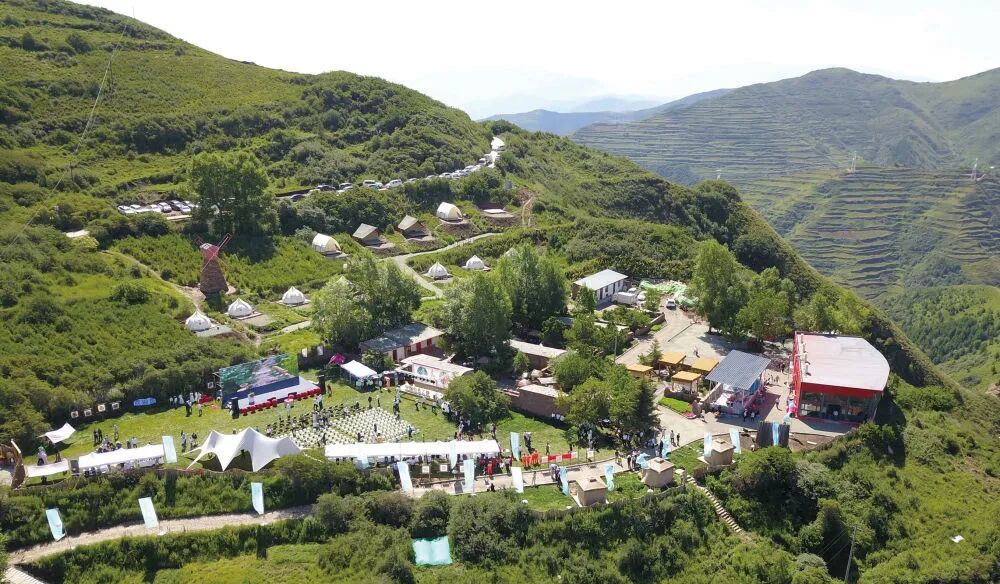 兰州市七里河区西果园镇湖滩村一处野奢营地（范培珅/摄）