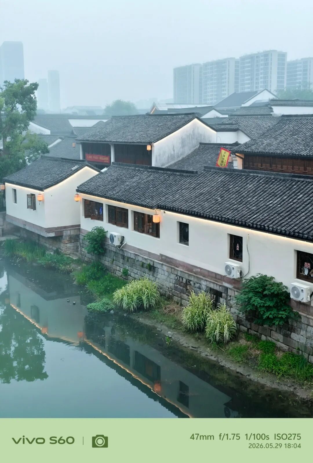 一个还在用24年中端芯的手机,是怎么把销量干到200多万的