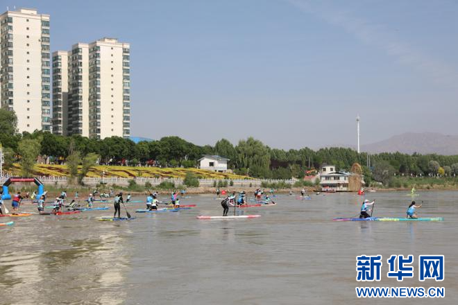 5月30日，参赛选手在3000米竞速赛比赛中。新华网发（刘欣瑜　摄）