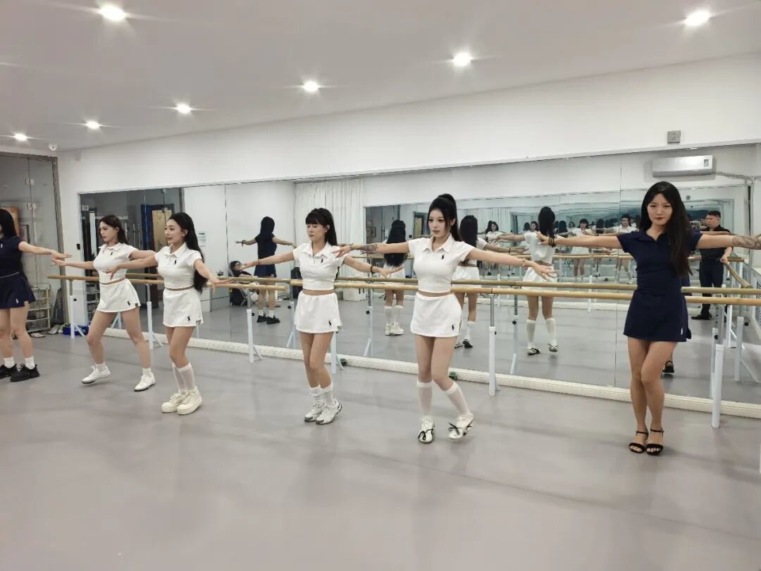 比鸡西冷面还“辣”!“东北超”上冰城啦啦队火遍全网的破圈之路(图2)