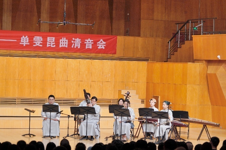 乐队表演中