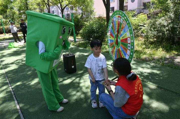 秦皇岛北戴河新区生活垃圾分类办公室开展童趣六一分类同行活动