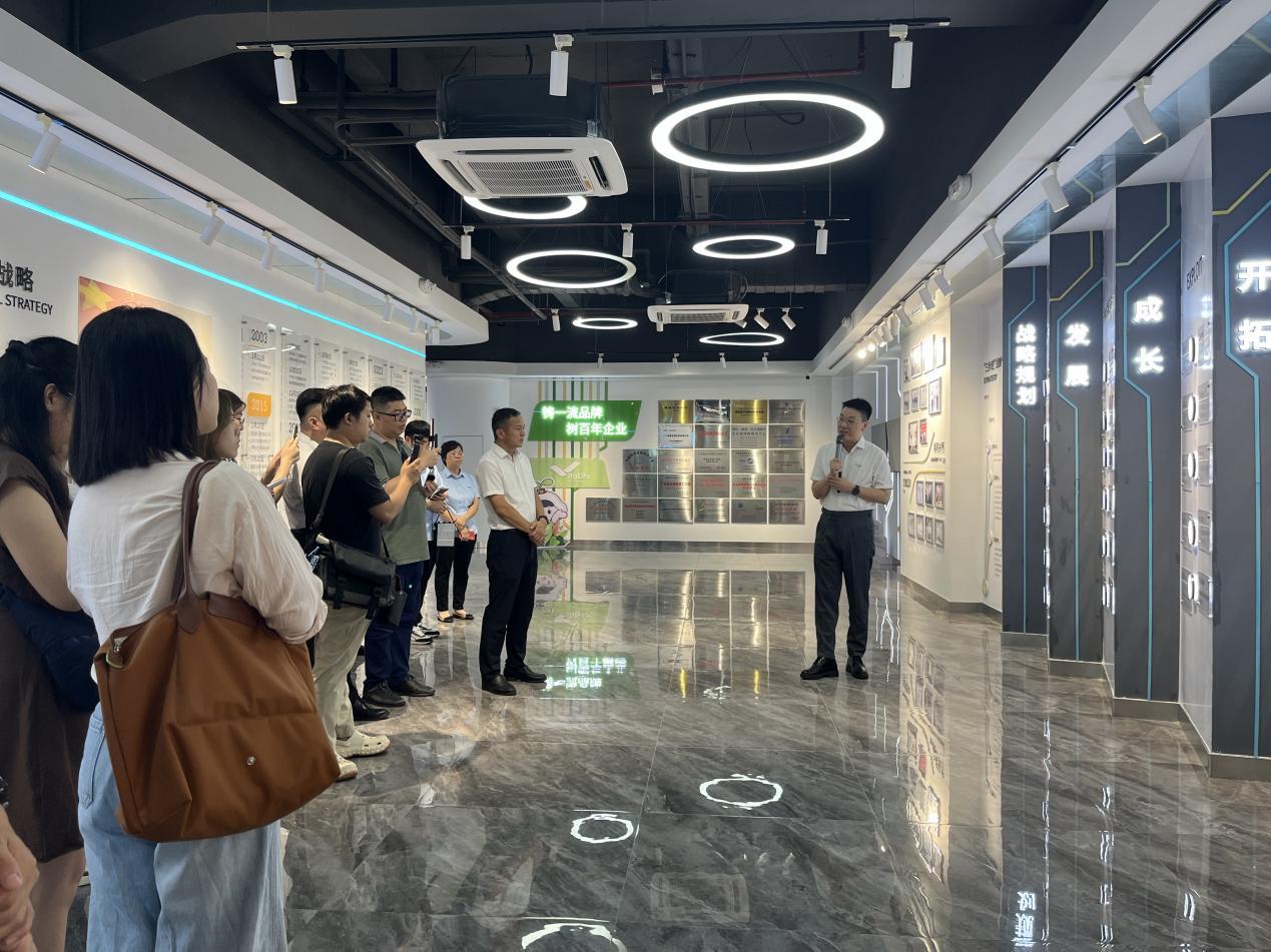 图为：现场调研唯泰生物