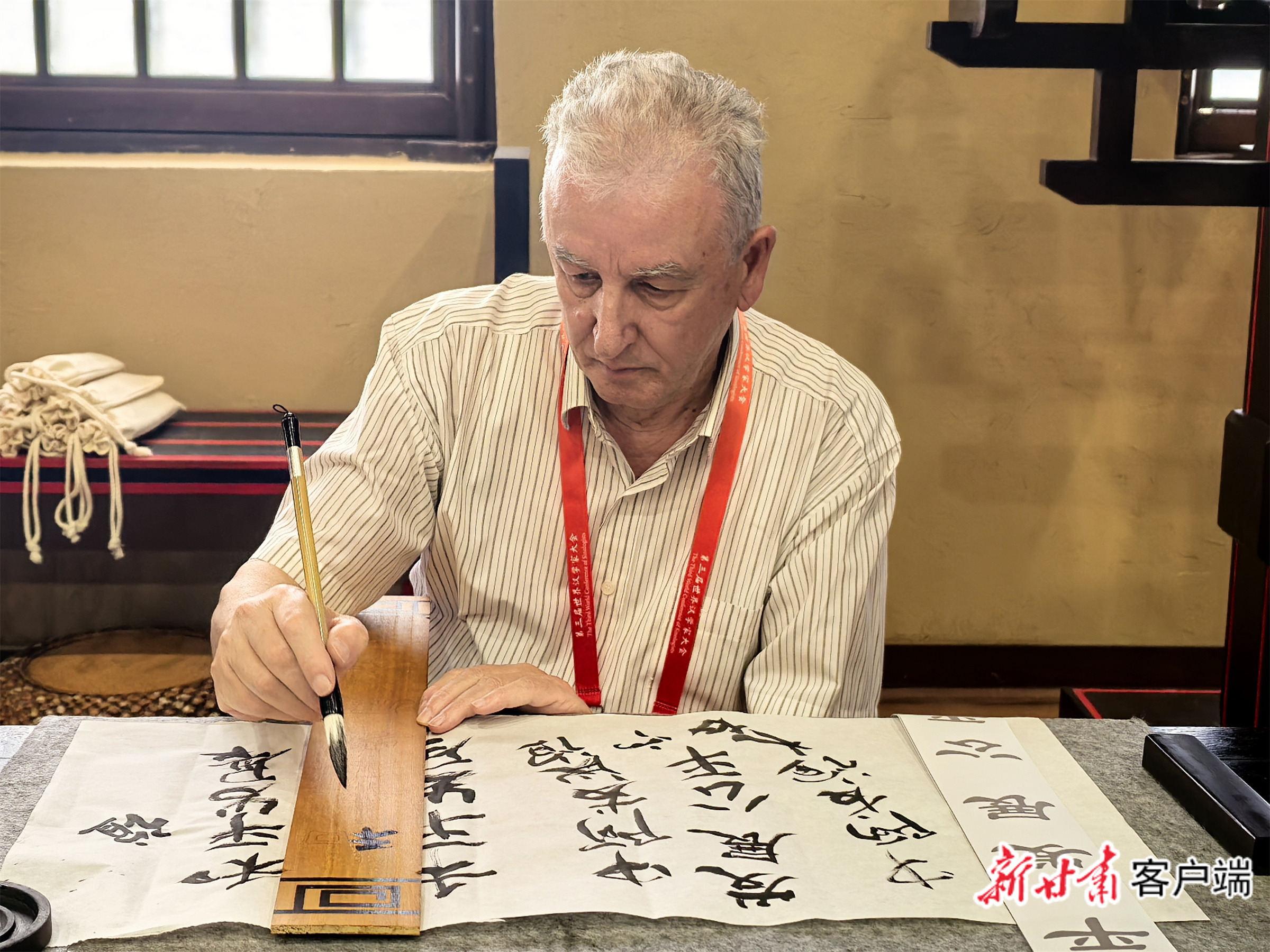 汉学家参与悬泉置简牍文化体验活动　（新甘肃&middot;甘肃日报记者　白永萍　摄）