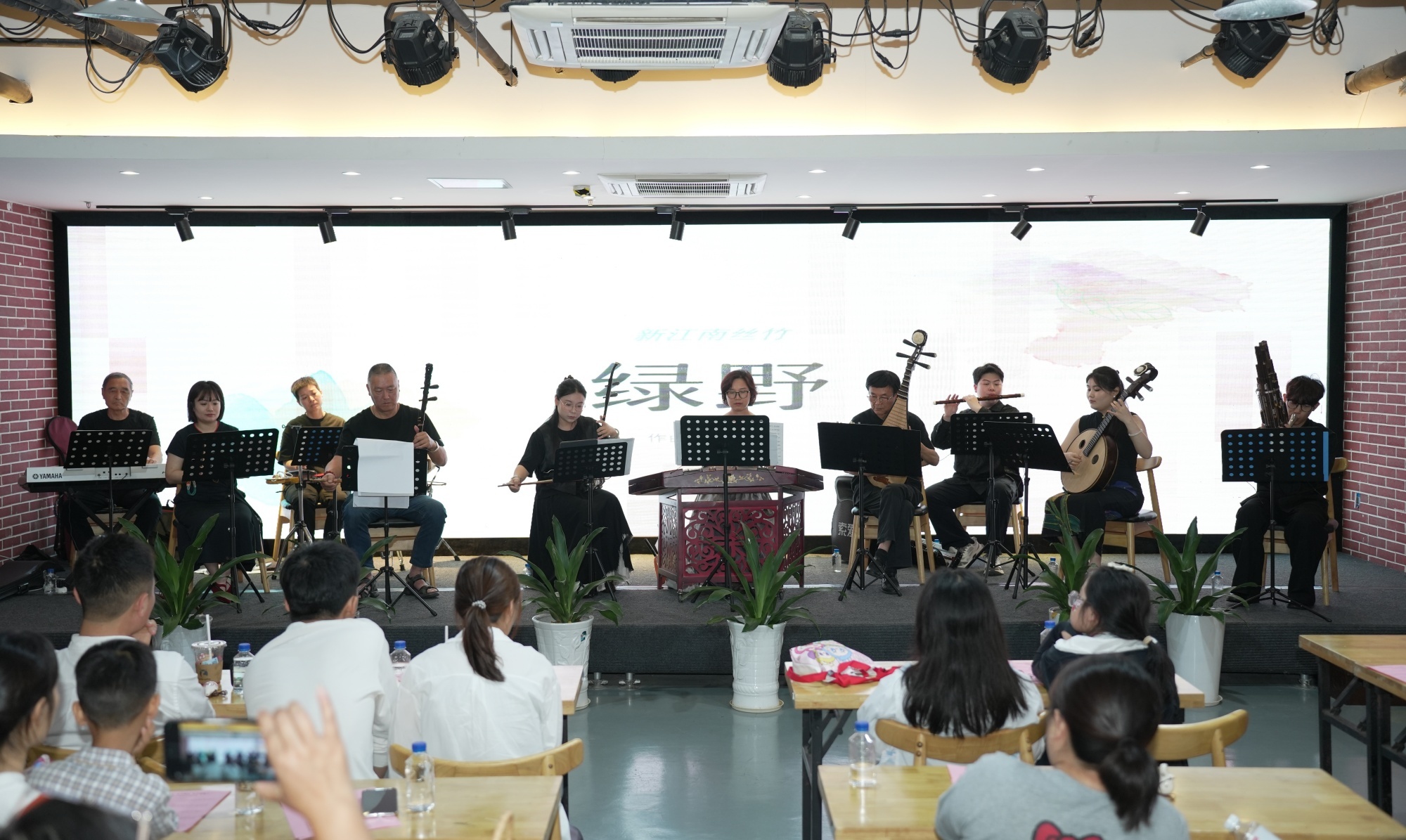 丝竹雅韵润童心 非遗风华庆六一 | 江北区文教街道开展亲子民乐主题文化活动
