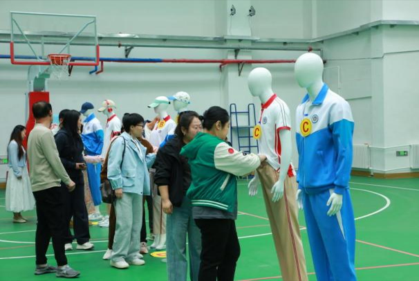 吉林临江：校服怎么选，家长说了算